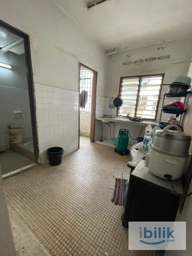 small medium room - Image 4