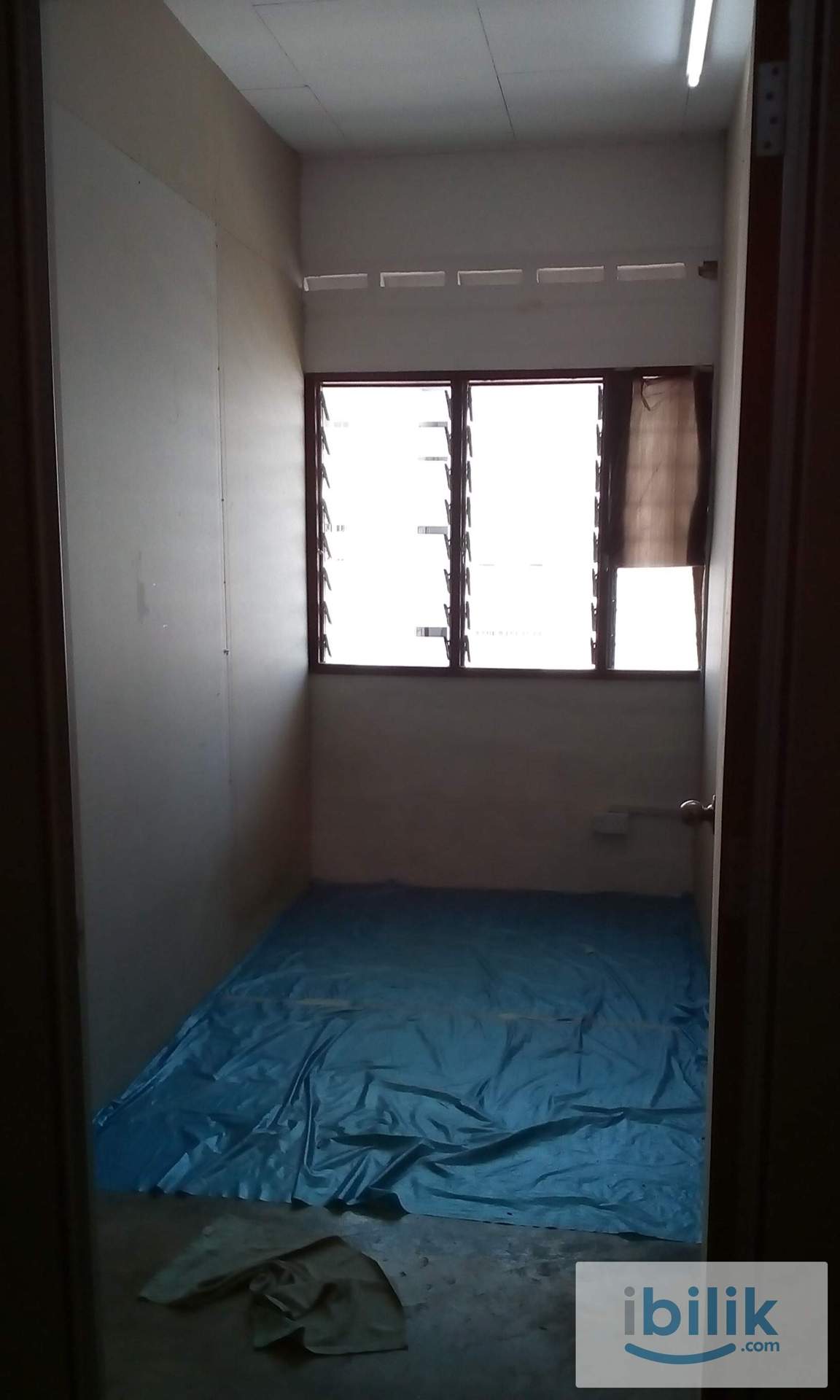 small medium room - Image 1