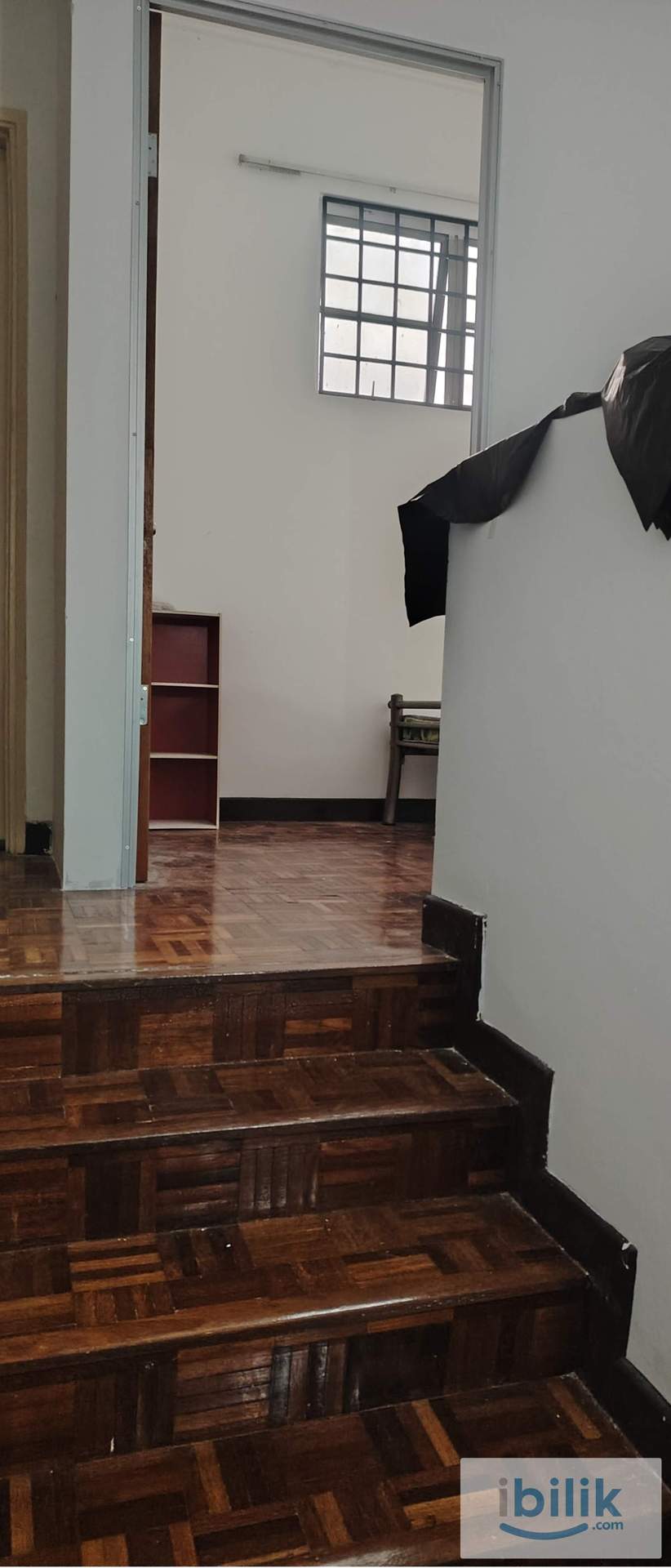 small room - Image 2