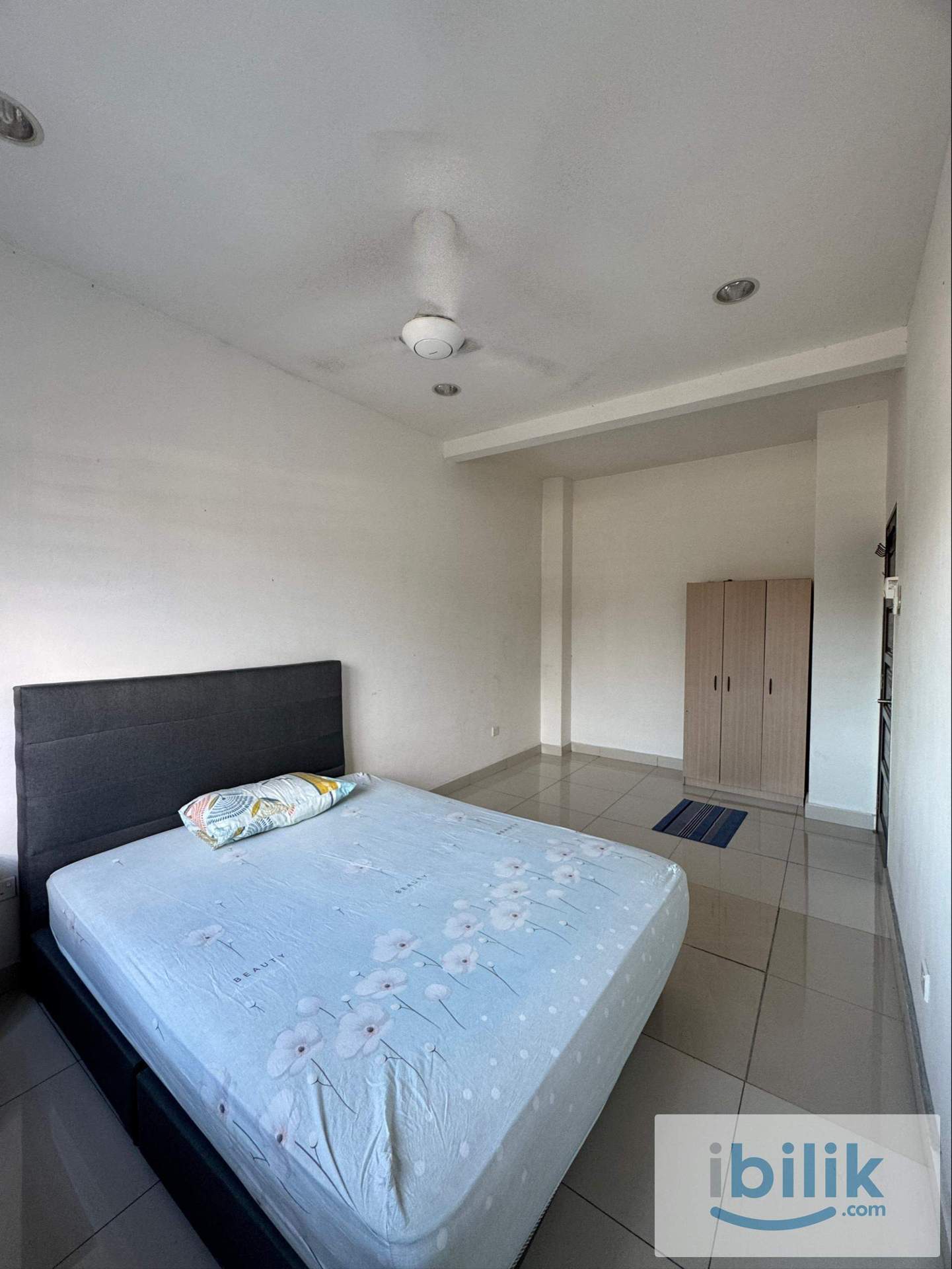 Master room with private bathroom - Image 6