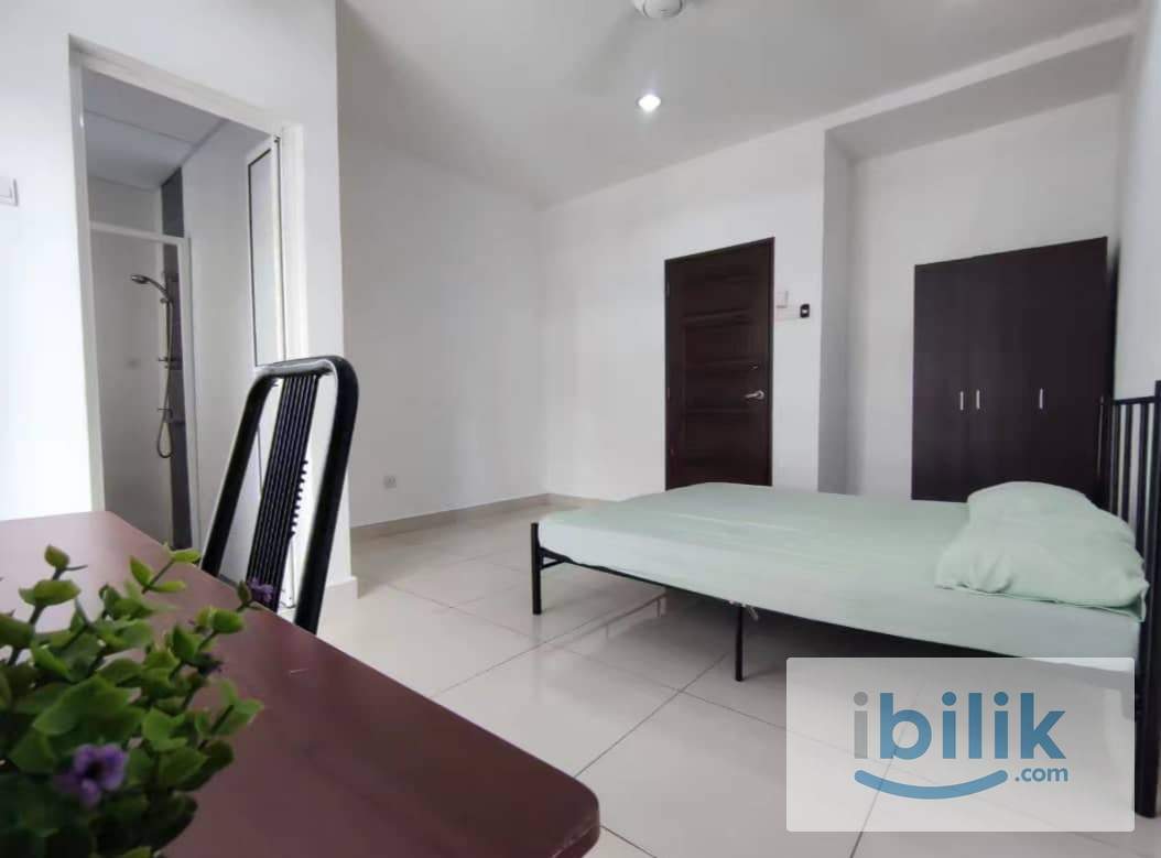 Cheap master room with private bathroom for rent - Image 1