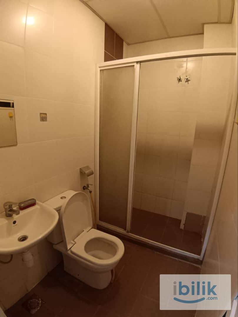 Cheap master bedroom - Image 3