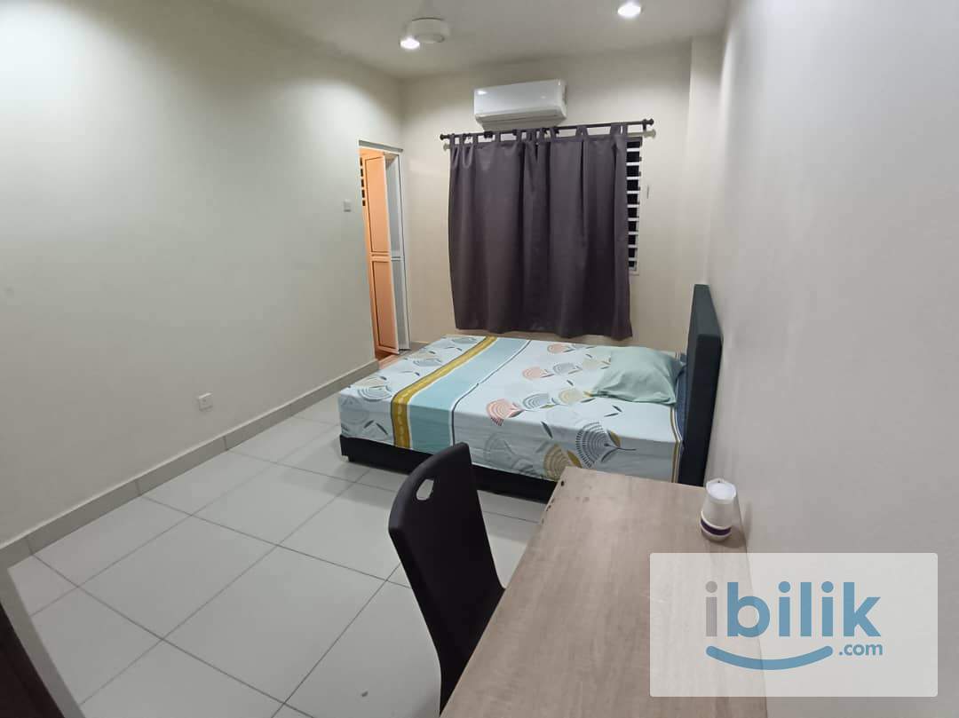 Cheap master bedroom with private bathroom - Image 2