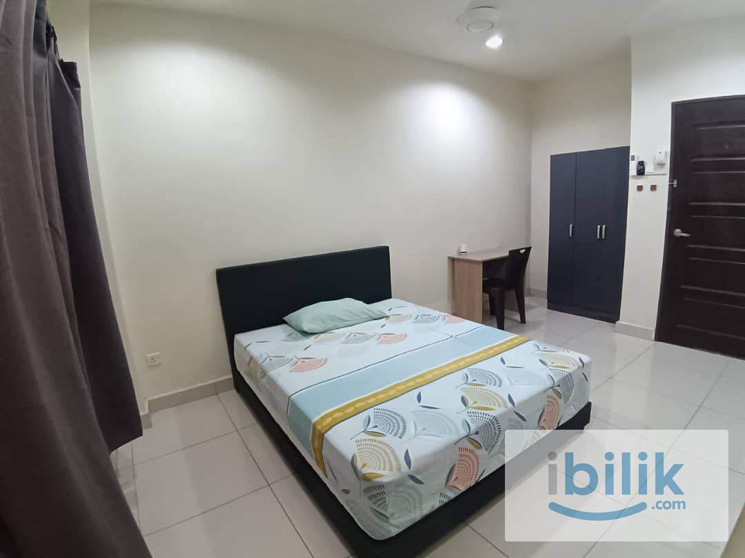 Cheap master bedroom with bathroom - Image 1