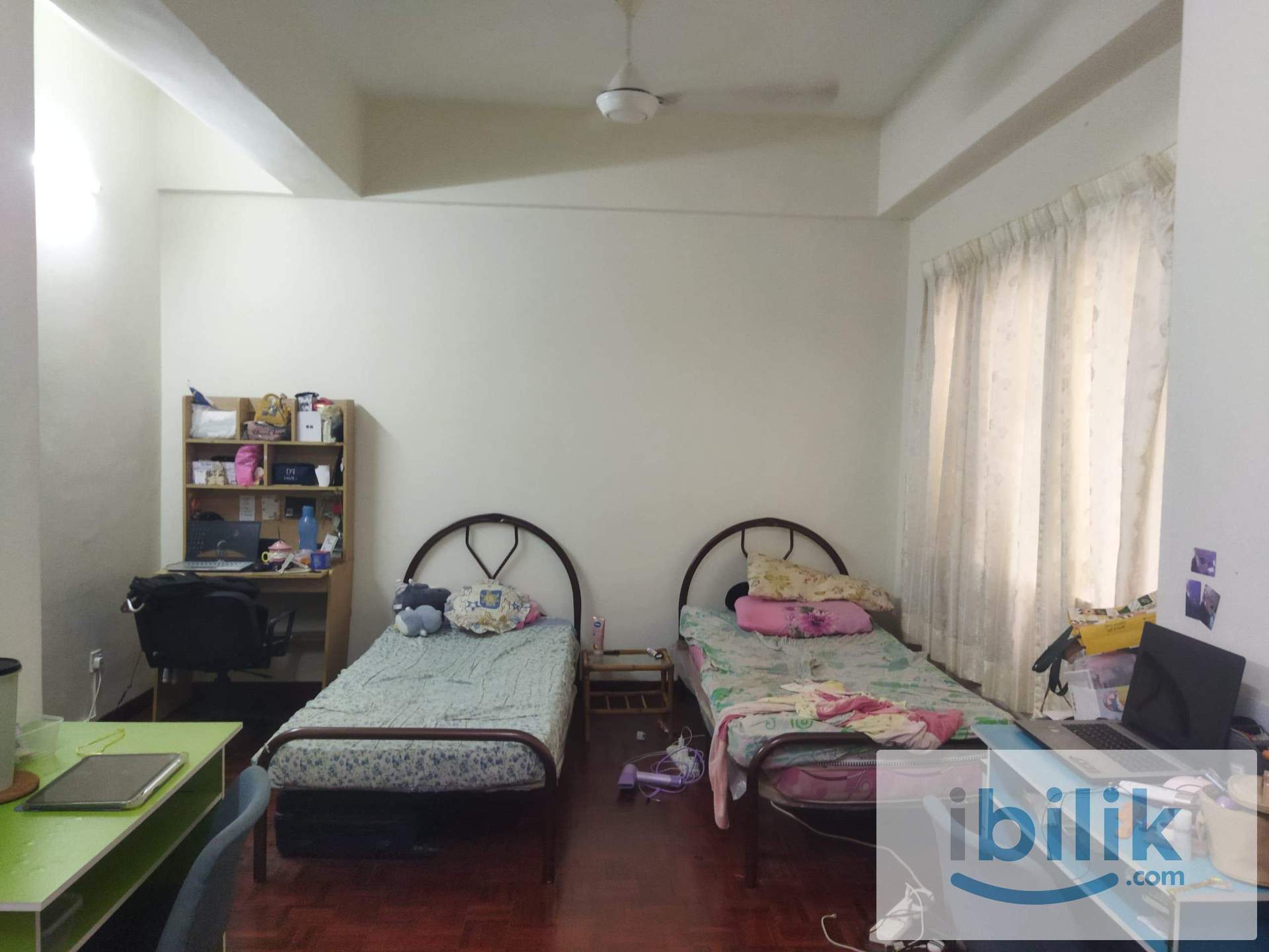 MASTER ROOM FEMALE ROOMMATE WANTED - Image 1