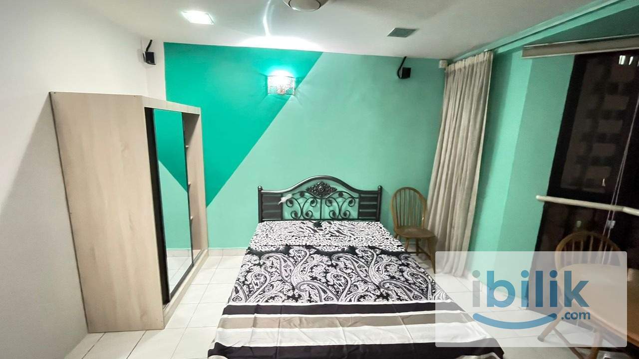 Female Middle Luxury Large Full window view Room at Bistari Condominium, Putra, near PWTC LRT TRX HKL - Image 2