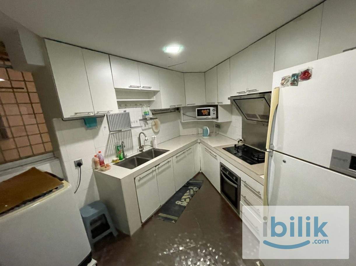 Female Middle Luxury Large Full window view Room at Bistari Condominium, Putra, near PWTC LRT TRX HKL - Image 7