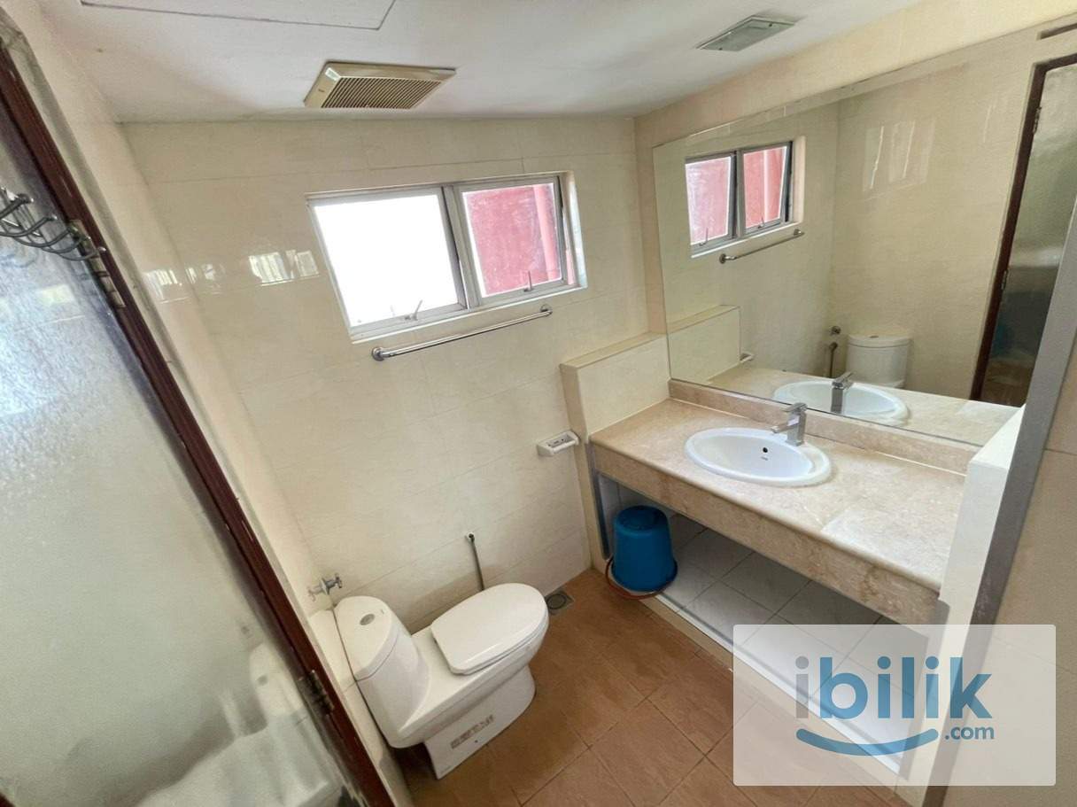 Female Middle Luxury Large Full window view Room at Bistari Condominium, Putra, near PWTC LRT TRX HKL - Image 9