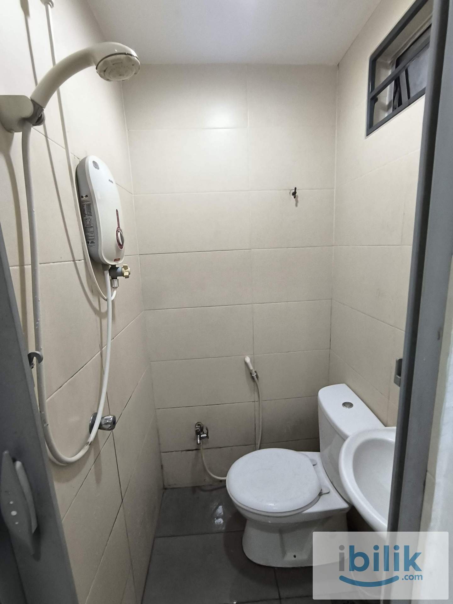 Ampang Bilik Sewa / Master Room (Free Wifi and Parking) - Image 4