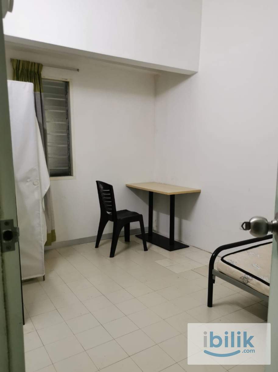 Big Windows, Cozy, Nice Room at TTDI, Kuala Lumpur - Image 1