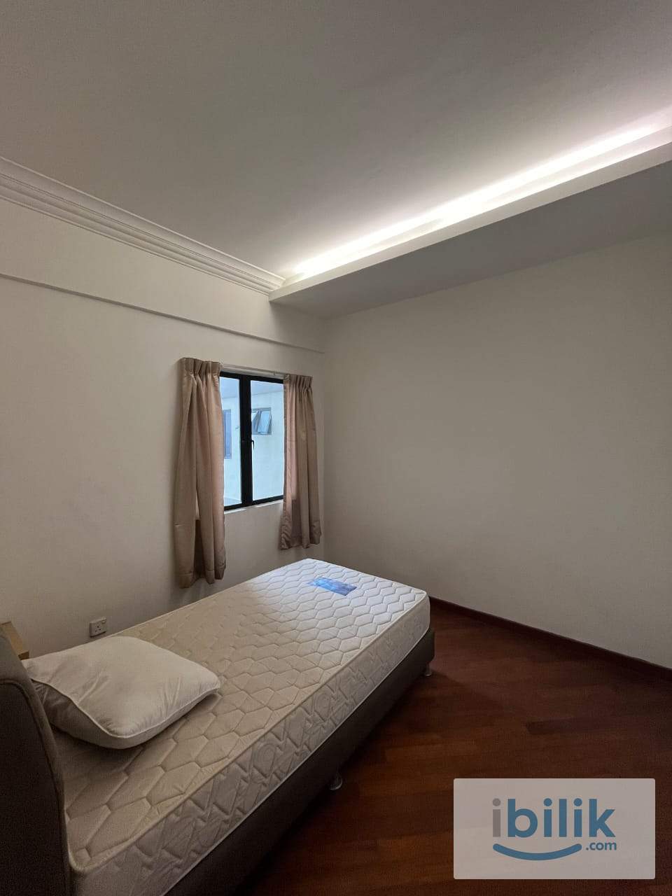 Maxwell Room For Rent  - Image 1