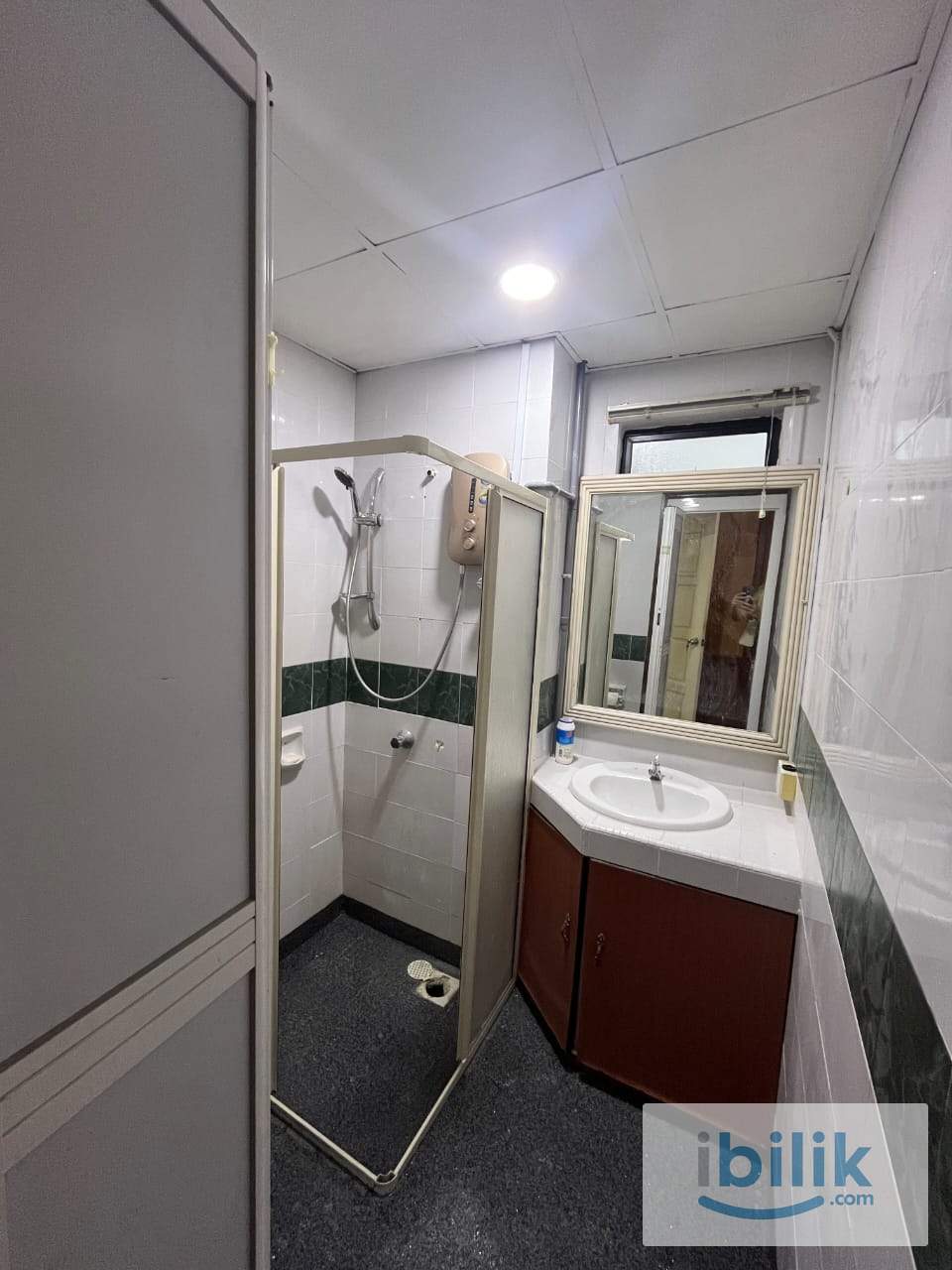 Maxwell Room For Rent  - Image 3