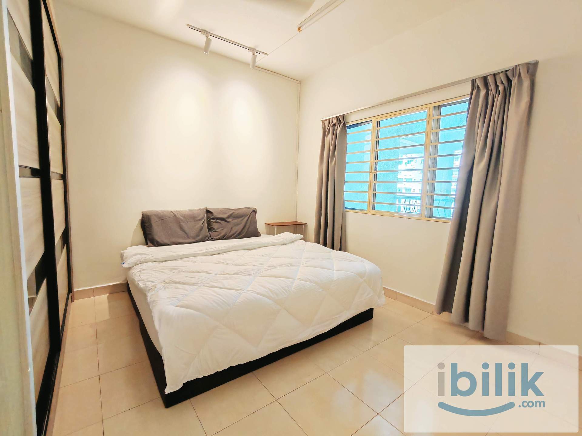 ===Mix Unit=== Medium Big Room for Rent at Suriamas Condominium - Image 2
