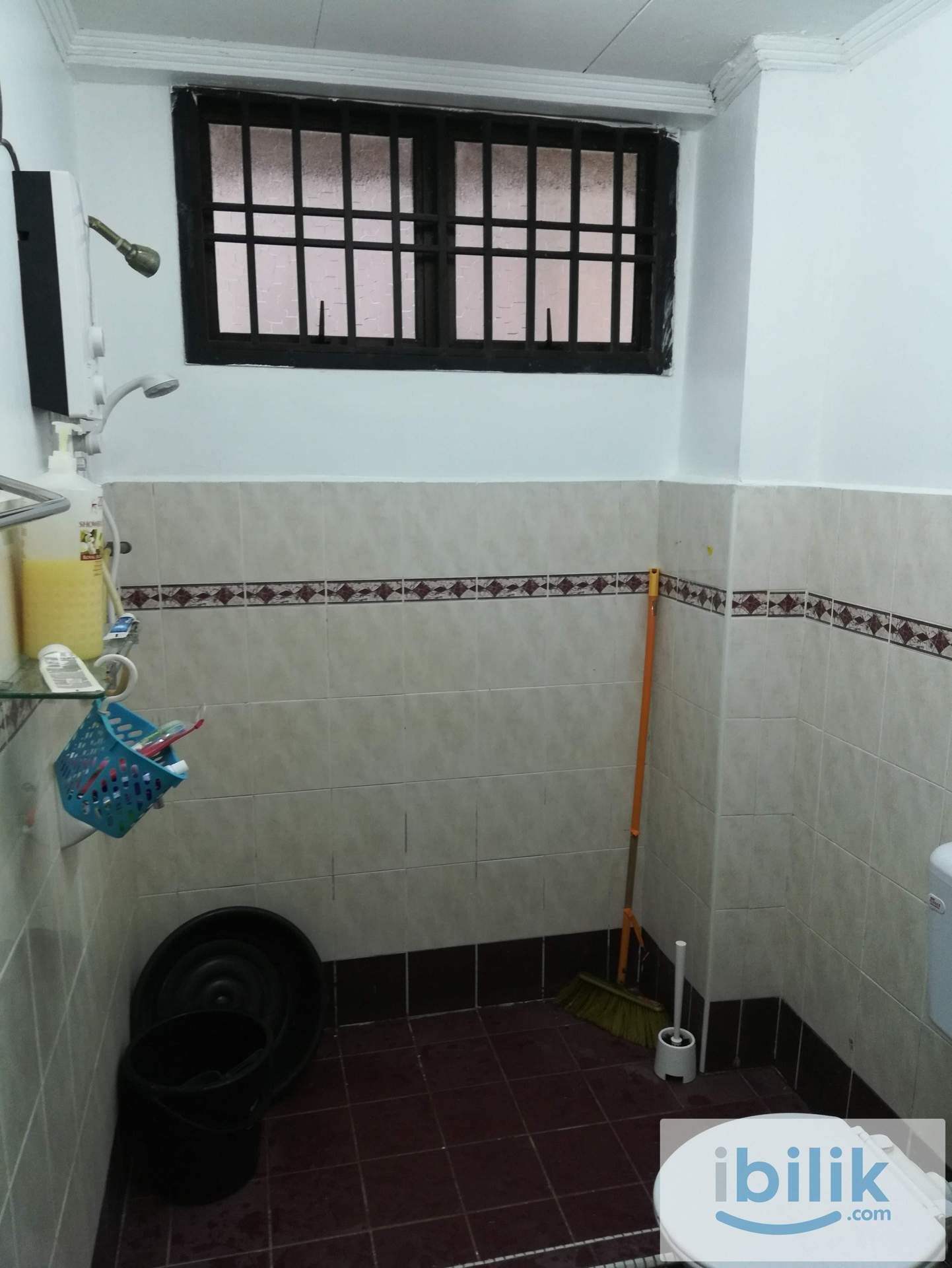 Single Room in Skudai Villa near Taman Mutiara Rini  - Image 2