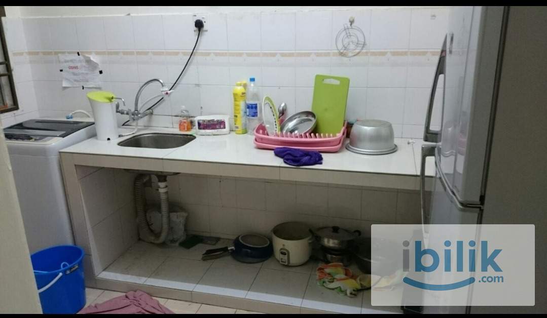 Master room in Bukit Indah (walking distance to bus stop CW3 to Tuas)  - Image 2
