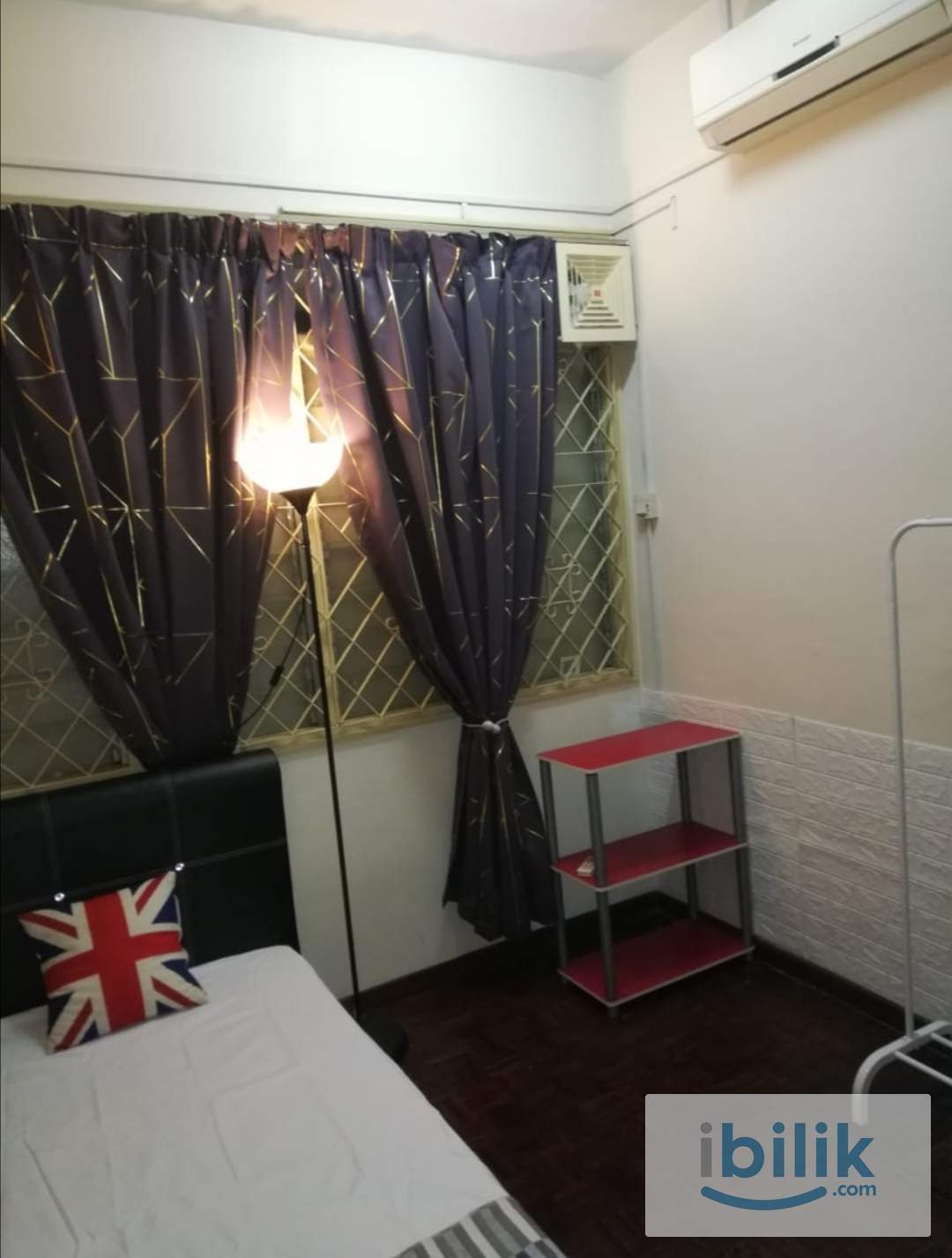 Medium Room in Taman Perling (walking distance to bus stop CW3 to Tuas)  - Image 1