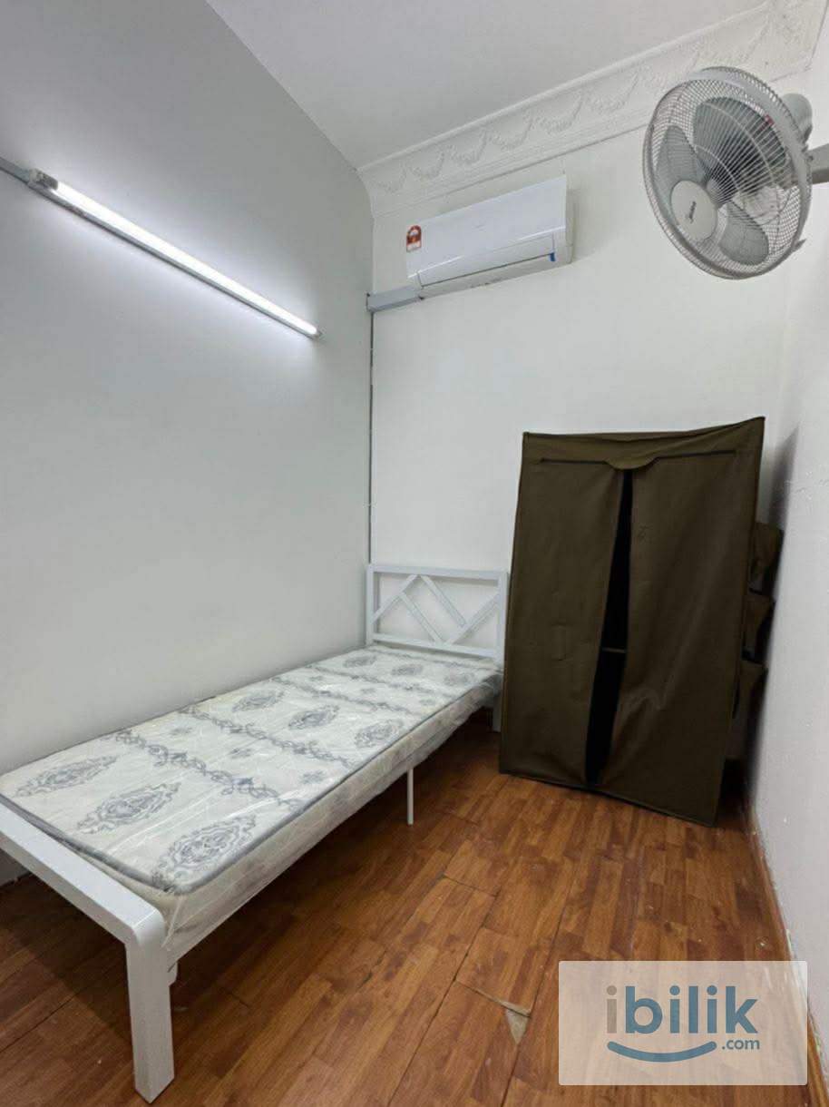 Middle Room to let at Desa Kiara, TTDI near MRT station - Image 1
