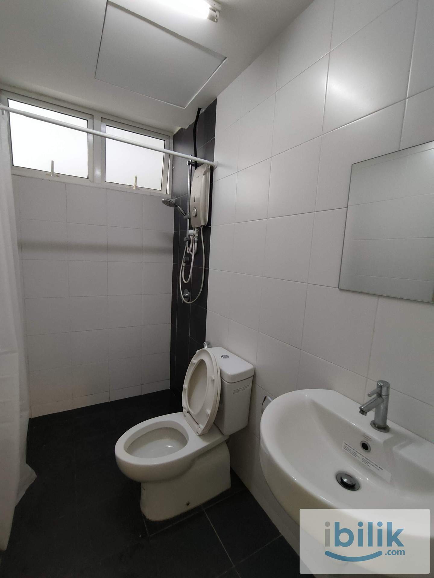 Master Room - Image 2