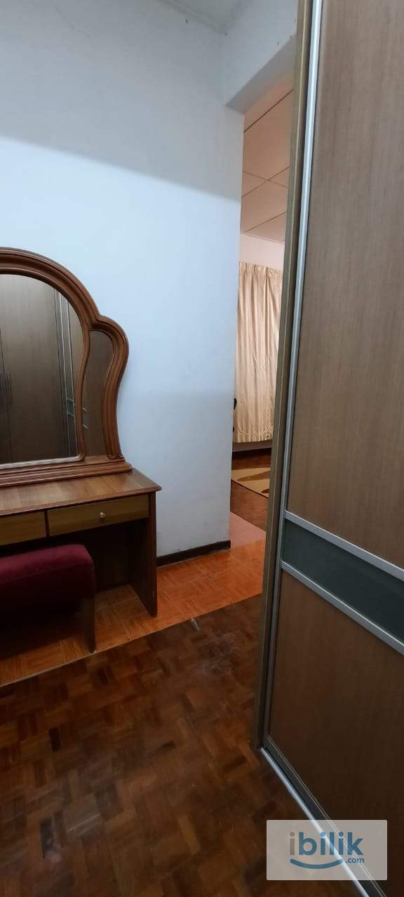 COMFY Master room @ Landed House behind Paradigm Mall & opposite Kelana Square, SS7, Kelana Jaya, PJ - Image 3
