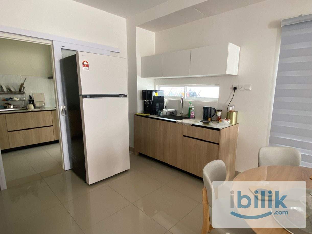 Furnished Room with Own Toilet(Female Only) to rent at Setia Alam  - Image 3