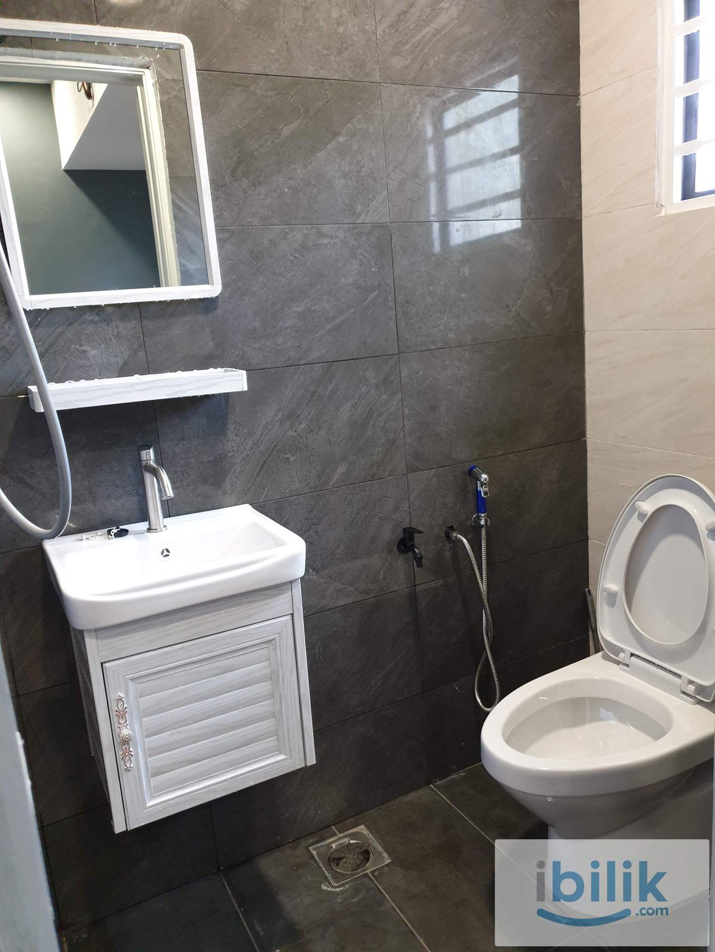 私人厕所🚿 Private Bathroom🚗Parking Space📍Pantai Hospital Cheras Business Centre CBC🌀冷气双人房 Air-cond Couple Room🎯Bahtera - Image 3