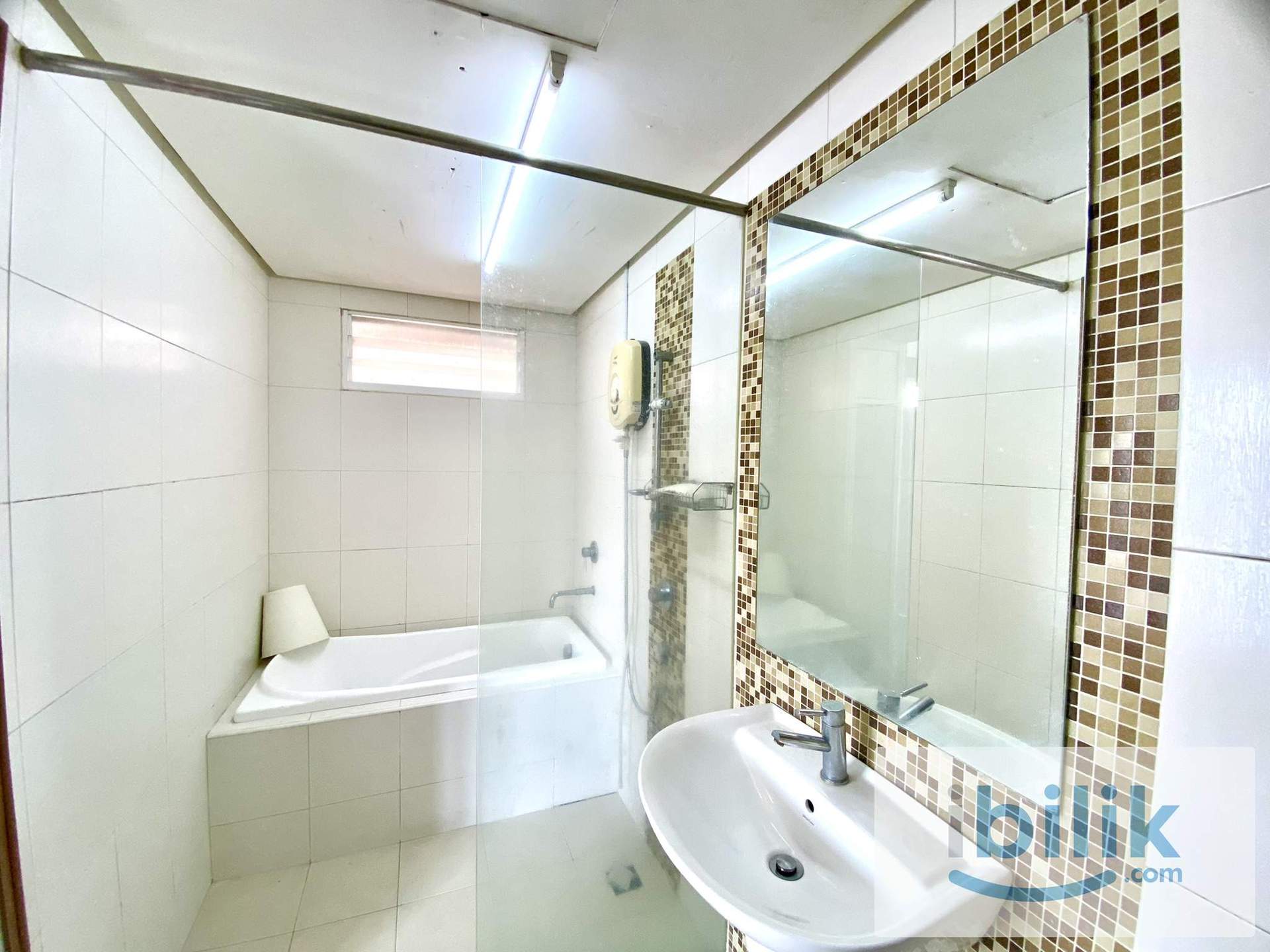 Female Master Room Fully Furnished with WIFI - Image 8