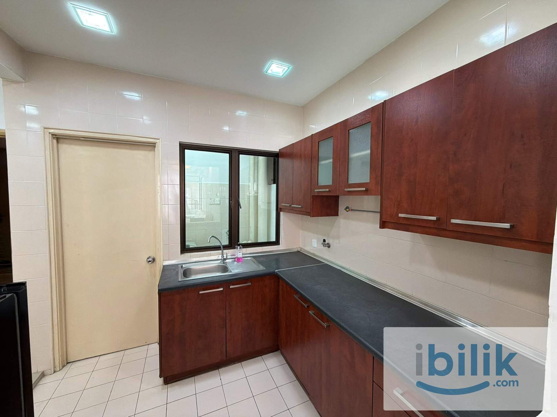 3 bedrooms 2 bathrooms Partially Furnished, Ready to move in anytime - Image 5