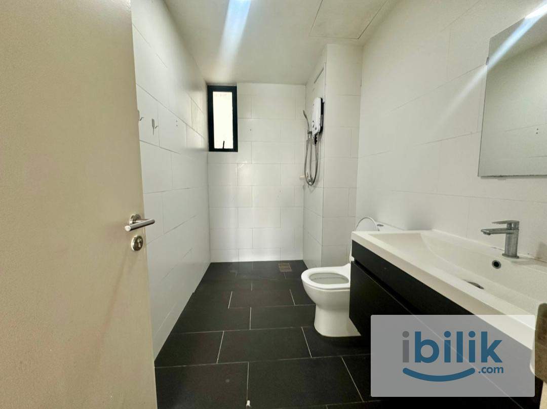 Master Room at SQWhere, Sungai Buloh - Image 6