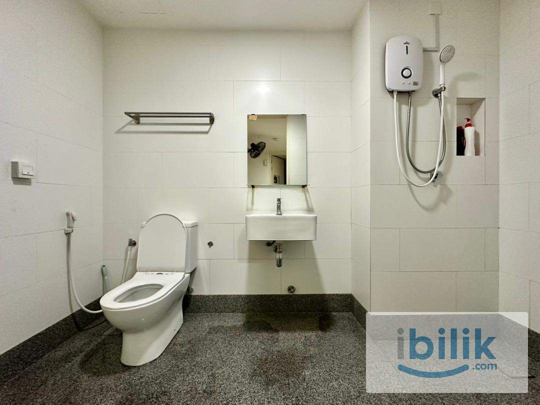 Middle Room at SQWhere, Sungai Buloh - Image 6