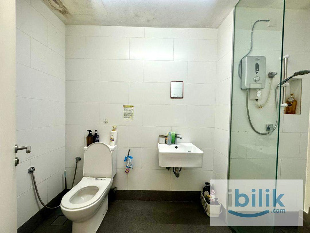 Middle Room at SQWhere, Sungai Buloh - Image 1