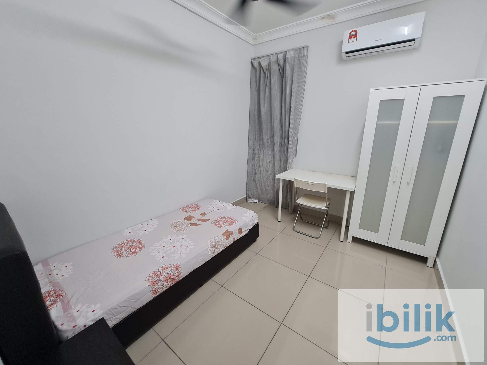 2 Person share 1 bathroom. Medium bedroom. Available now - Image 1
