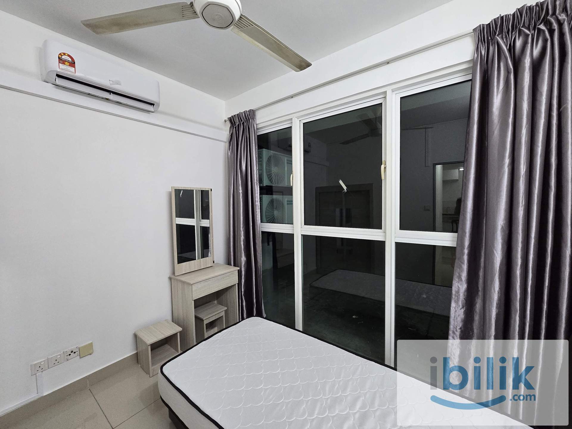 FEMALE UNIT, BIG WINDOW MEDIUM BEDROOM. AVAILABLE NOW - Image 1