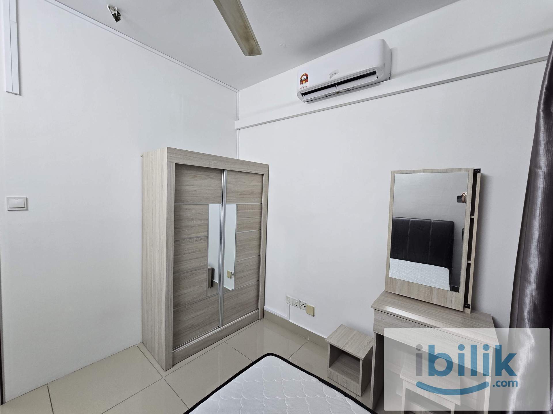 FEMALE UNIT, BIG WINDOW MEDIUM BEDROOM. AVAILABLE NOW - Image 2