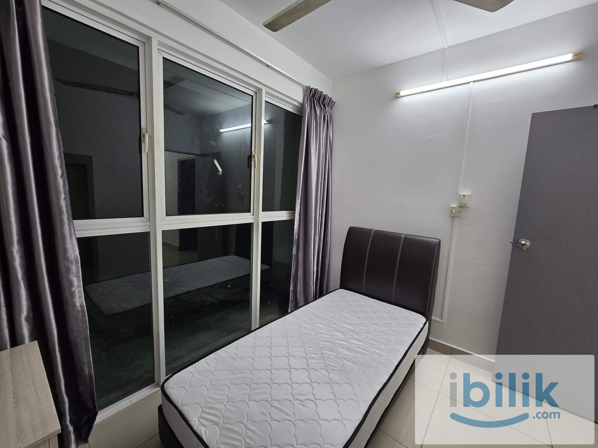FEMALE UNIT, BIG WINDOW MEDIUM BEDROOM. AVAILABLE NOW - Image 3