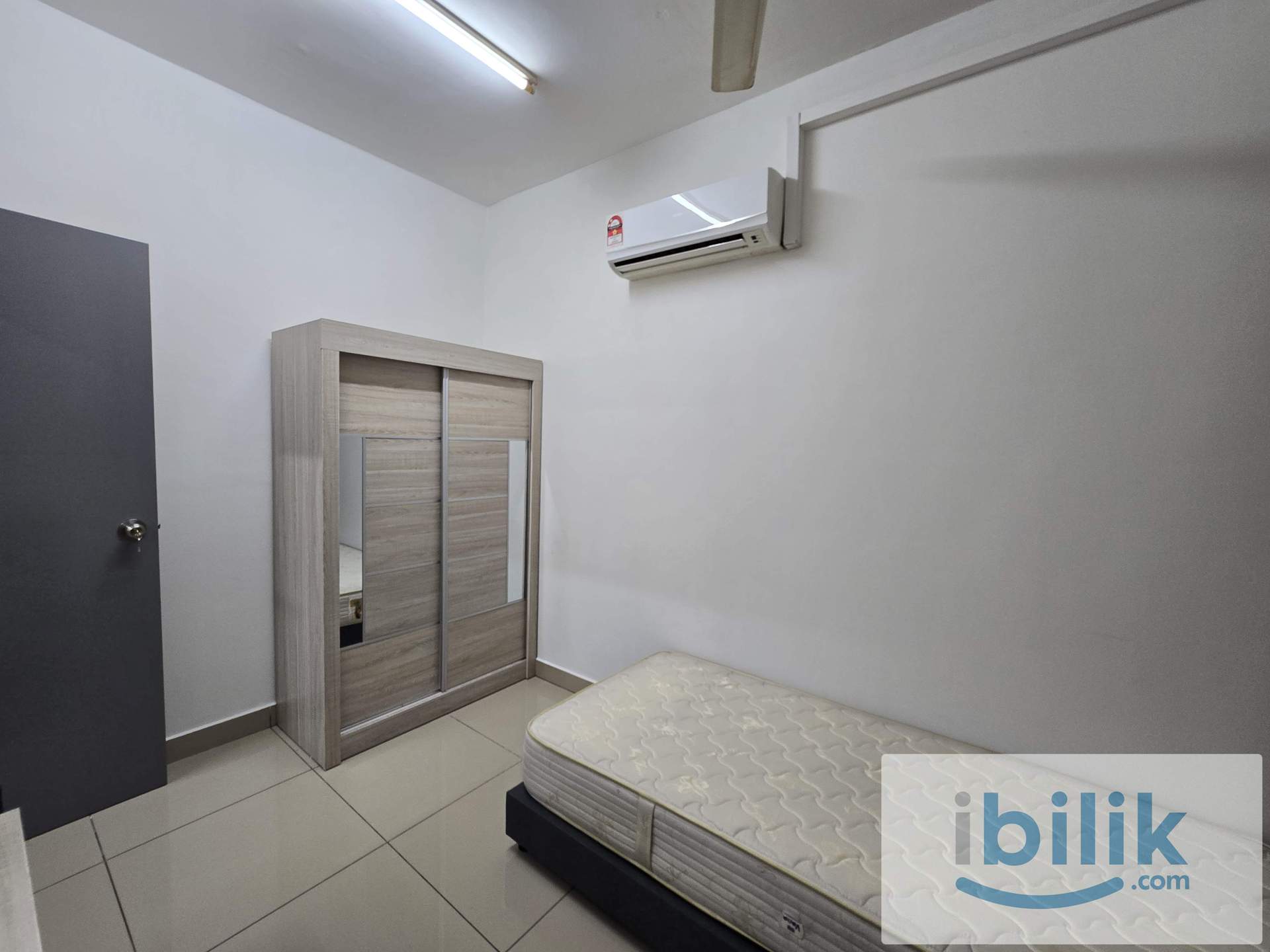 NEAREST BLOCK TO LRT, MEDIUM BEDROM, AVAILABLE NOW - Image 2