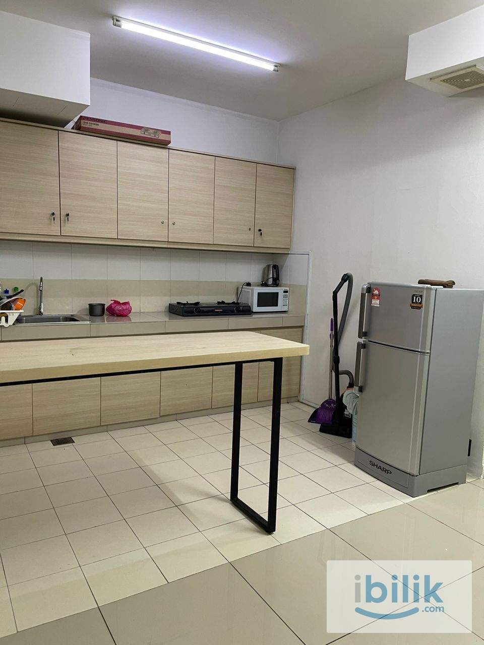 NEXT TO LRT. ALL MALE UNIT, SINGLE BEDROOM. AVAILABLE NOW - Image 4