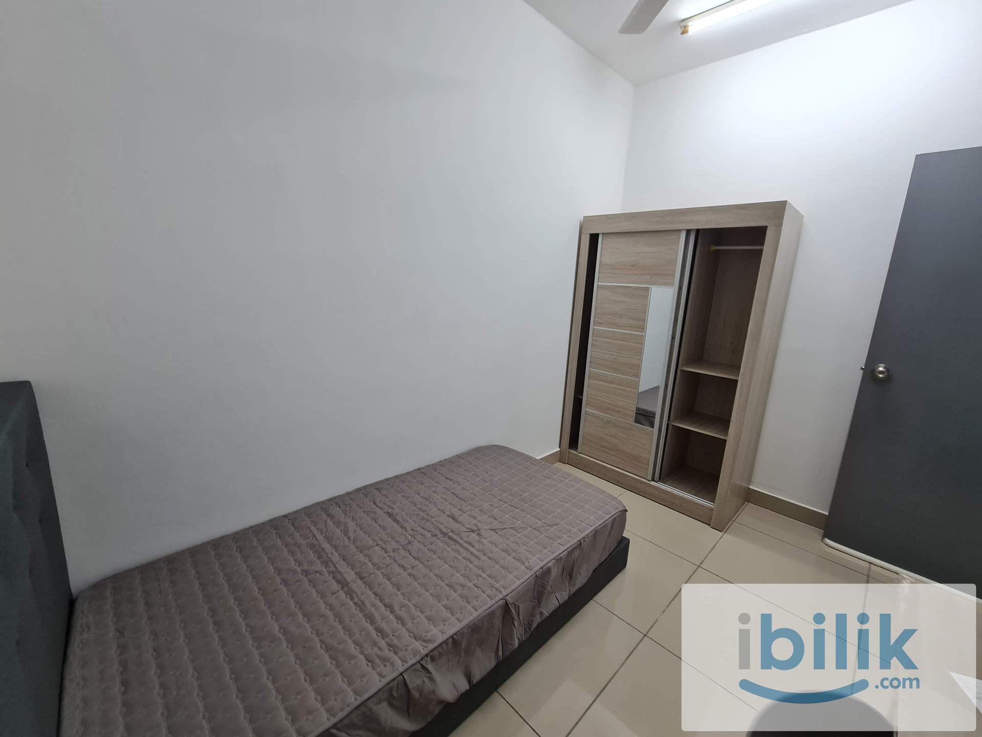 NEAREST BLOCK TO LRT, MEDIUM BEDROM, AVAILABLE NOW - Image 2