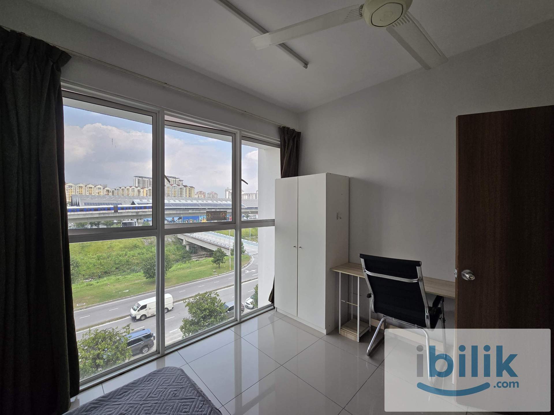 ⭐FEMALE UNIT⭐, BID WINDOW MEDIUM BEDROM, AVAILABLE NOW - Image 2