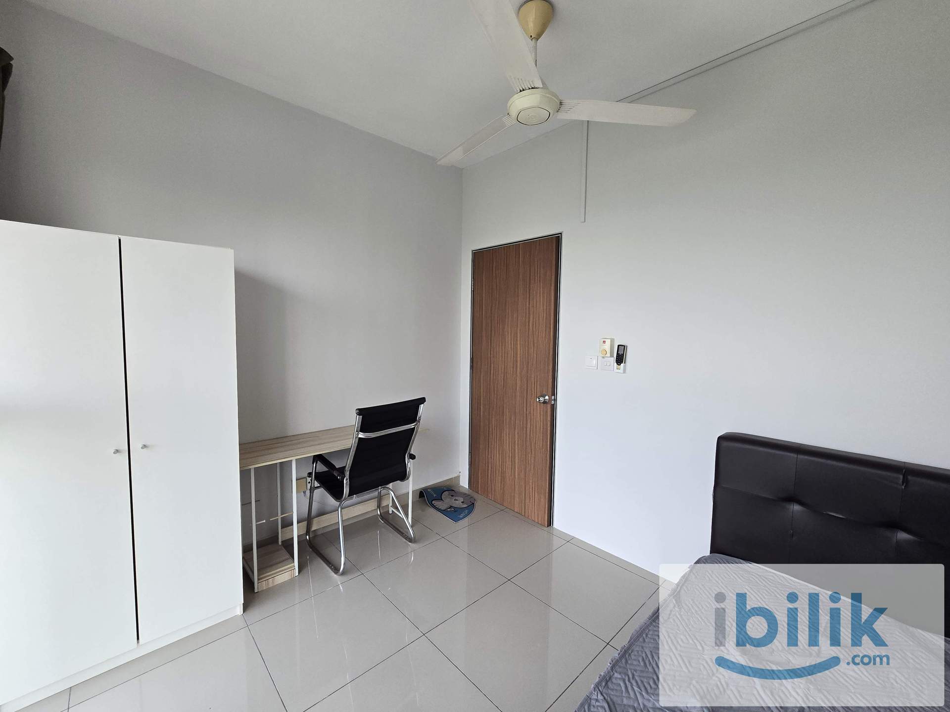 ⭐FEMALE UNIT⭐, BID WINDOW MEDIUM BEDROM, AVAILABLE NOW - Image 3