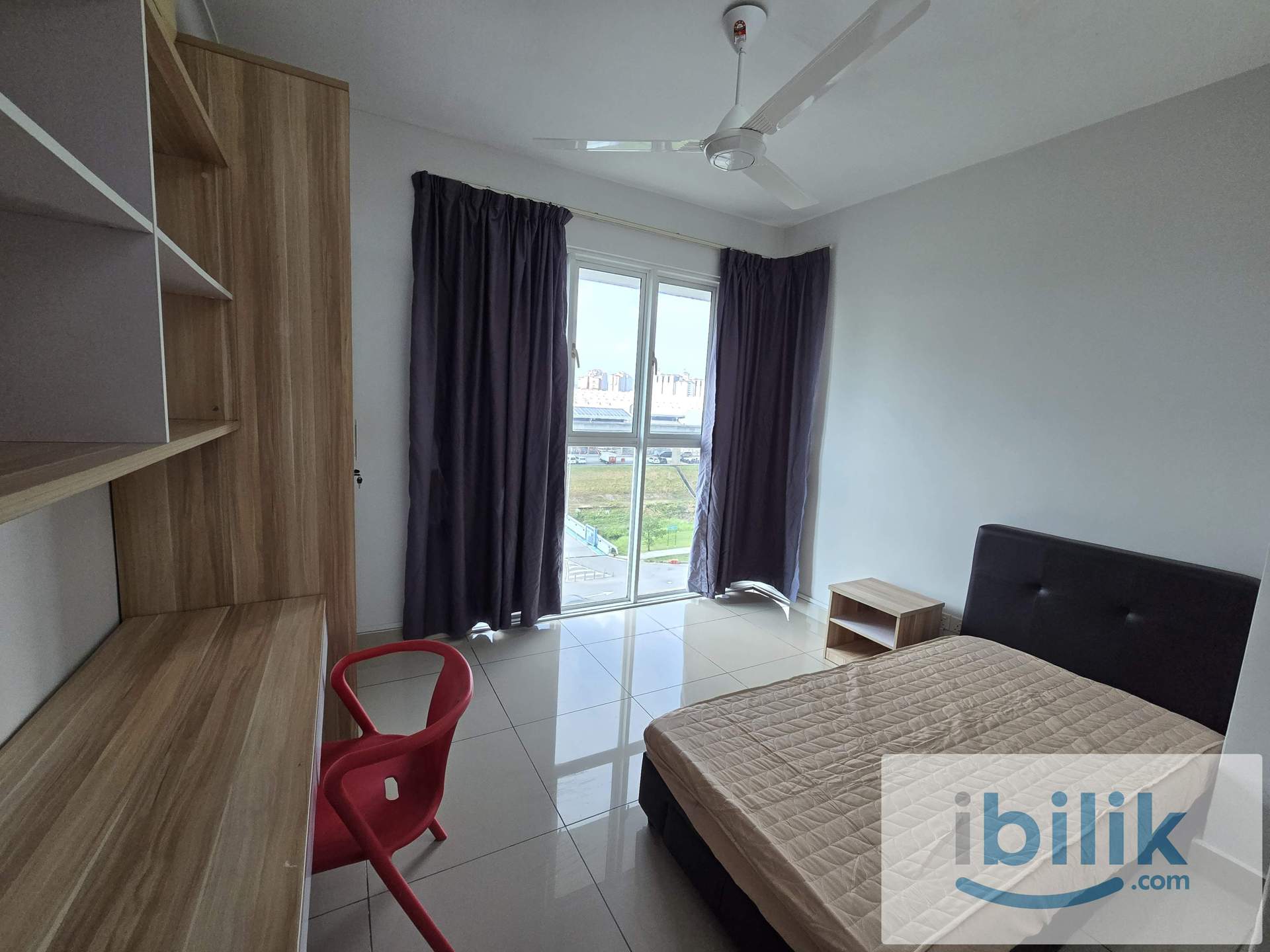 NEXT TO LRT🚉 FEMALE UNIT MASTER BEDROOM. AVAILABLE NOW - Image 1