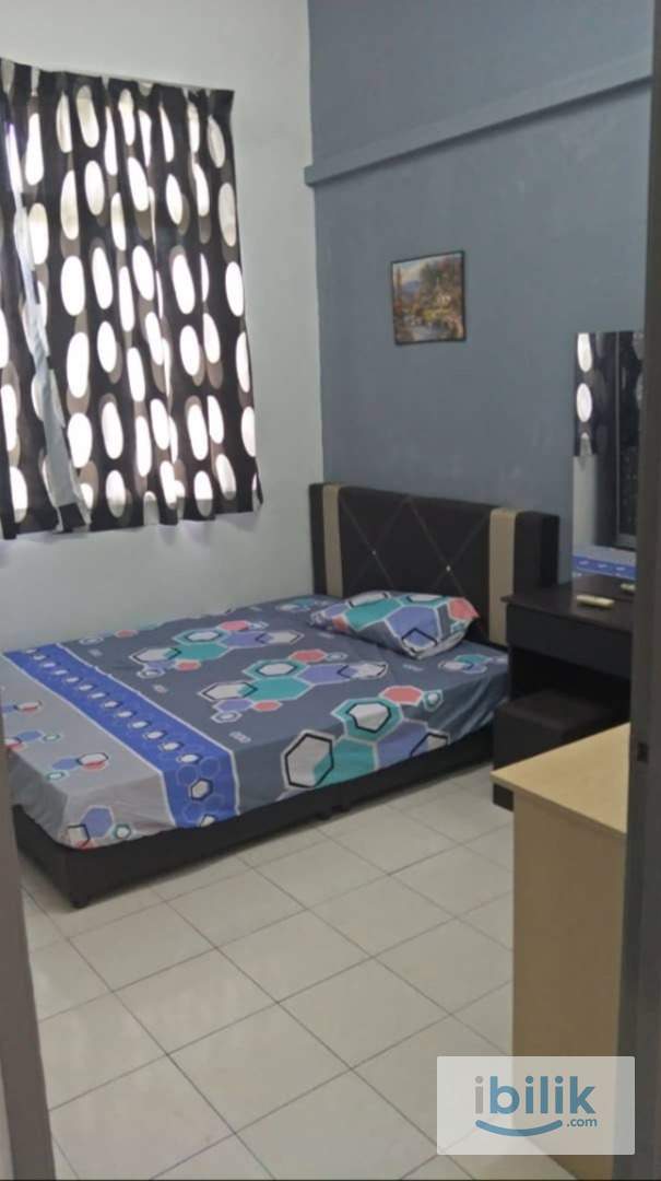 Middle room near mmu at Pangsapuri Bukit beruang permai  - Image 1
