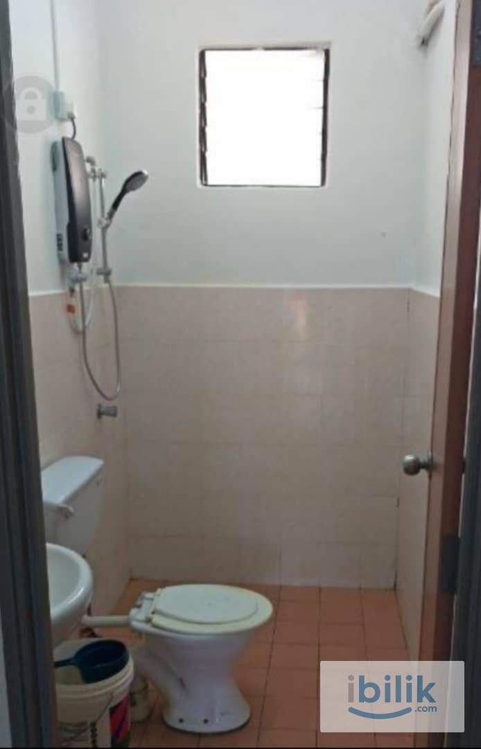 Middle room near mmu at Pangsapuri Bukit beruang permai  - Image 2