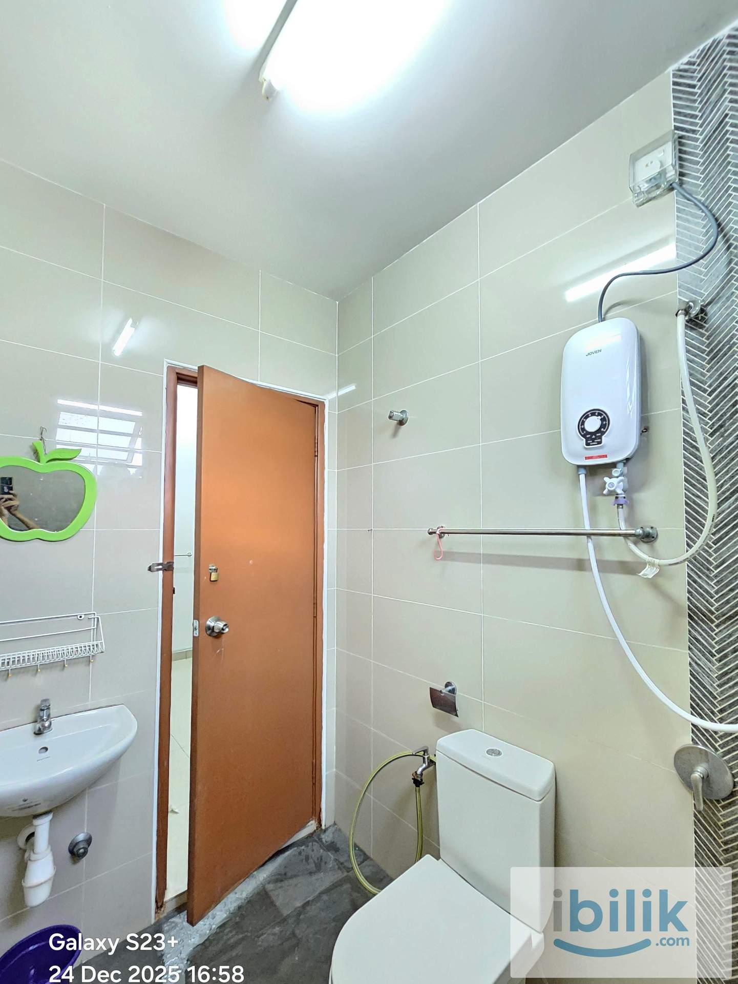 Room with attached bathroom double storey house Puchong - Image 2