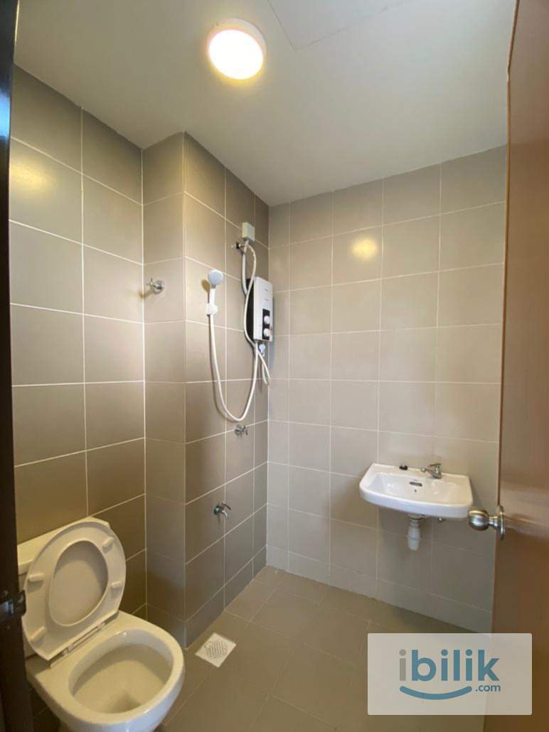 Suria Putra Near Daikin and Sungai Buloh Hospital. Middle Room , Bukit Rahman Putra - Image 1