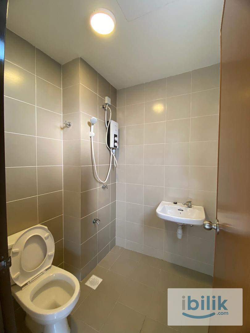 Near Daikin and Sungai Buloh Hospital, Bukit Rahman Putra Suria Putra Middle Room - Image 3