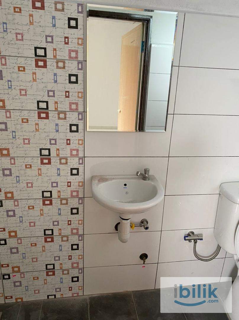 Tip Top Clean Master Bedroom Intermediate Room For Rent in Kulim - Image 1