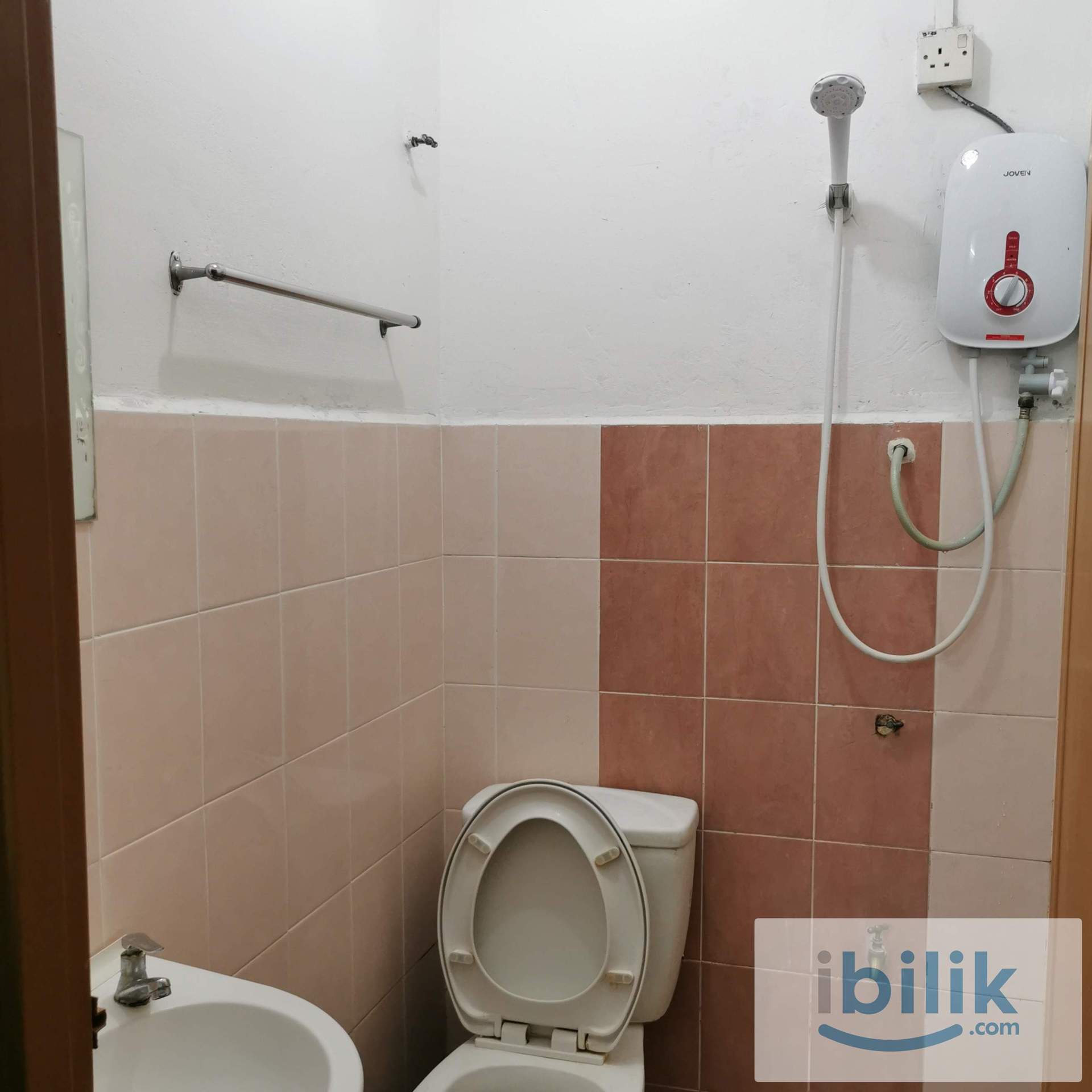 SS15 house facing Subang Jaya LRT / KTM station – own bath, room furnished posted by owner - Image 4