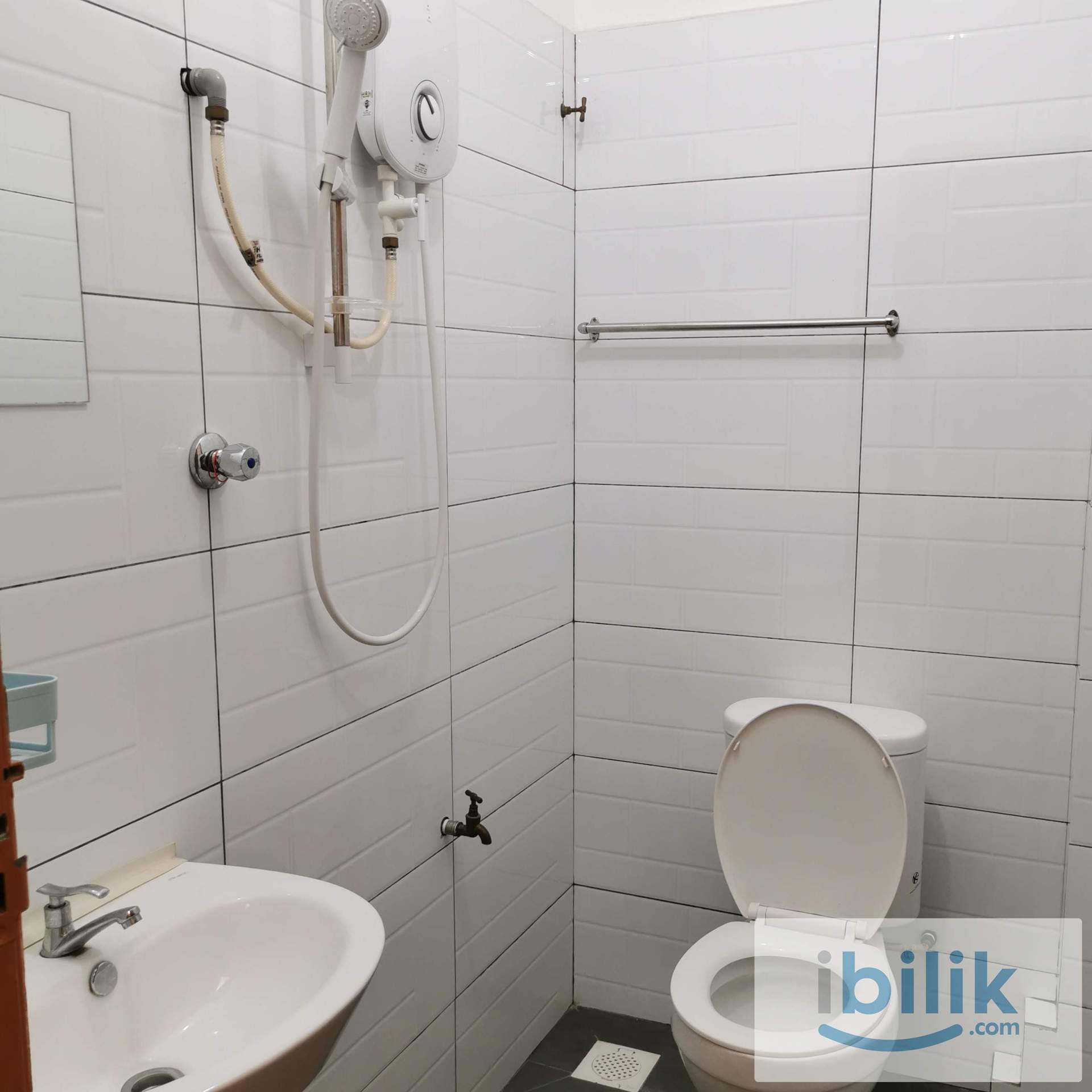 SS15 house facing Subang Jaya LRT / KTM station – own bath, furnished room posted by owner  - Image 4