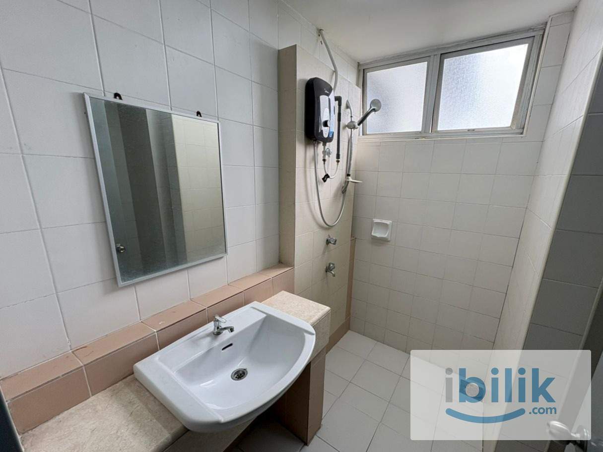 [Female Only] Single Room at Cyberia Smarthomes, Cyberjaya (MMU / UOC / Tamarind) - Image 4