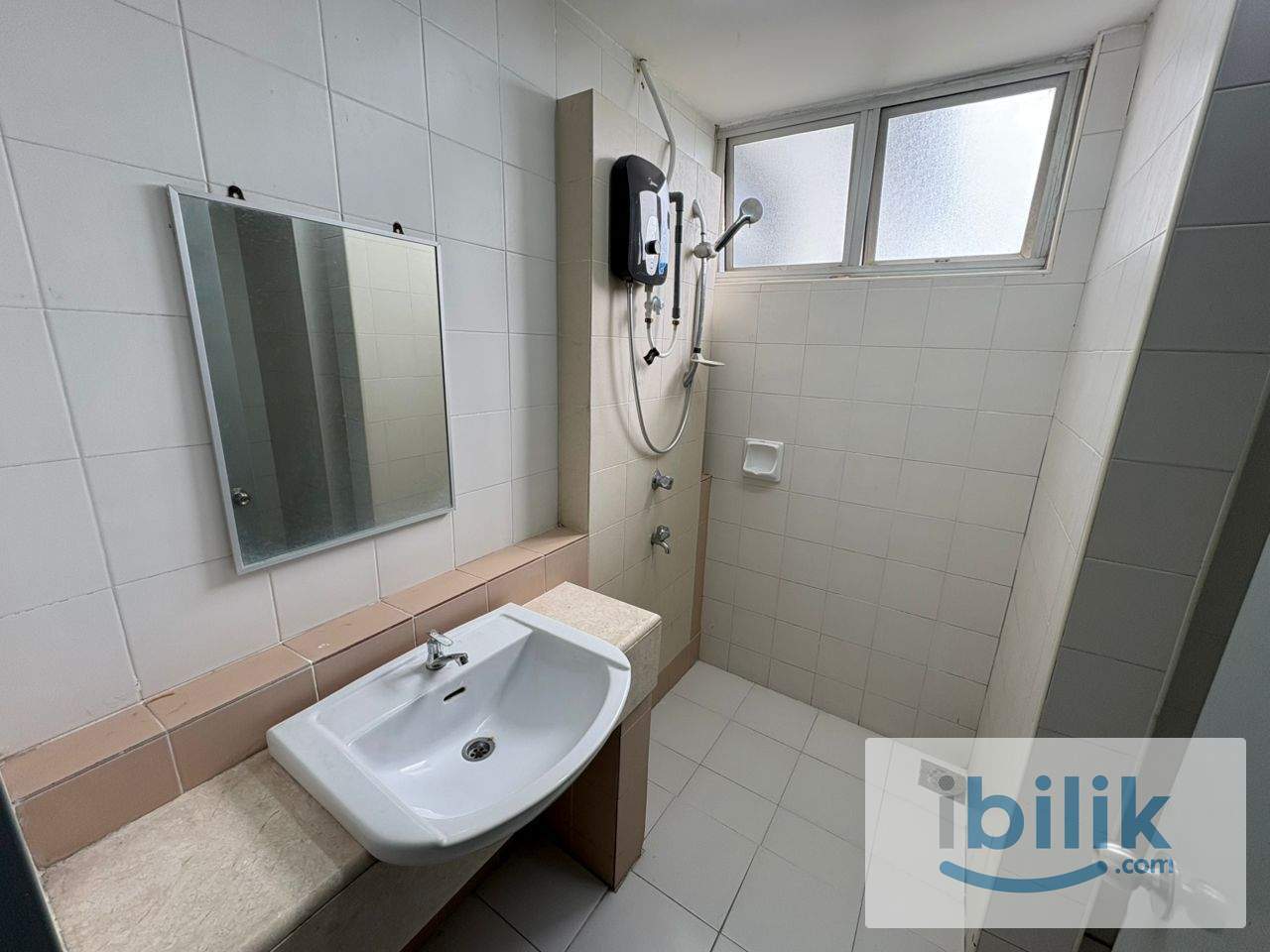[Female Only] Single Room with Balcony at Cyberia Smarthomes, Cyberjaya (near MMU/ UOC/ Tamarind) - Image 4